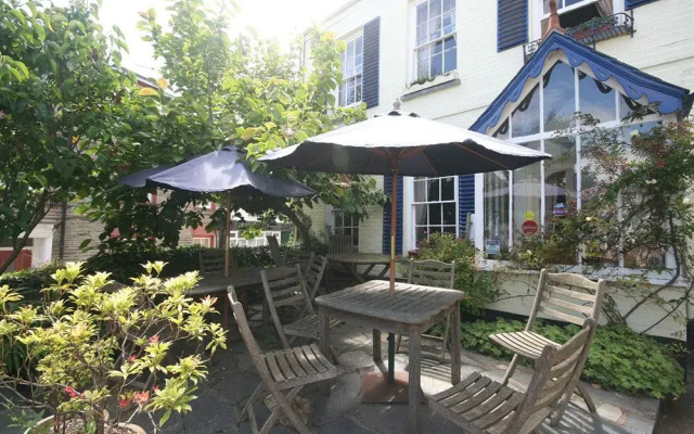 Cross House Hotel