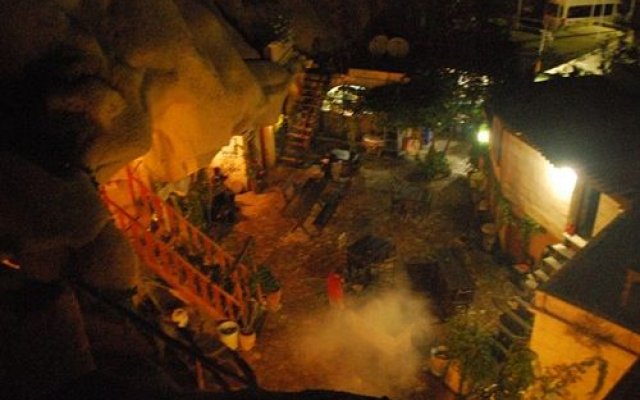 Shoestring Cave House - Hostel