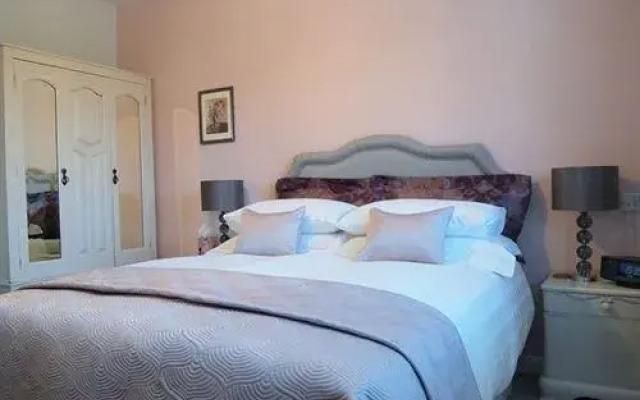 Lilac Tree Lodge B & B