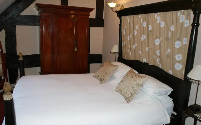 Tudor House Hotel