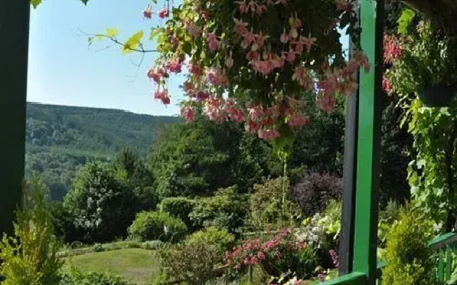 Troutsdale Lodge