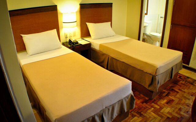 OYO 406 Royal Parc Inn & Suites