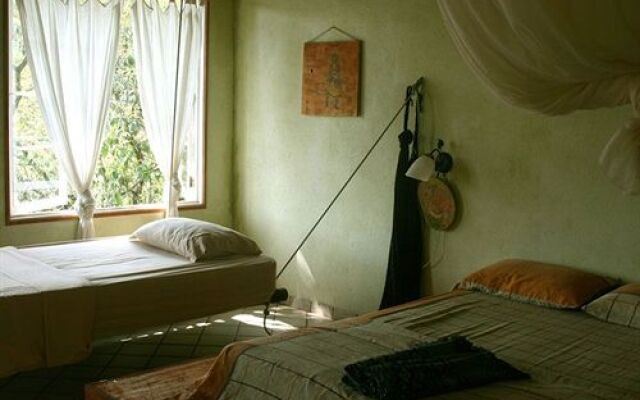 Adelante Hotel