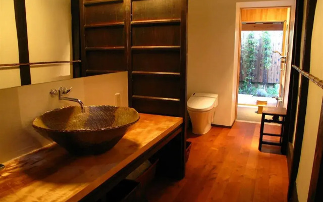 Gionshinmonzen Machiya