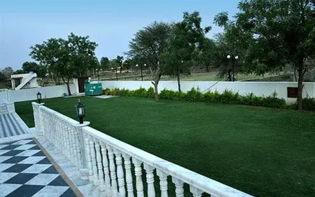Barmer House