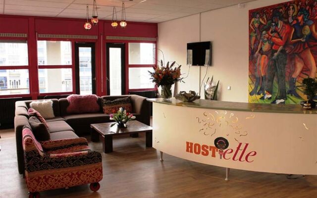 Hostelle - Caters to Women