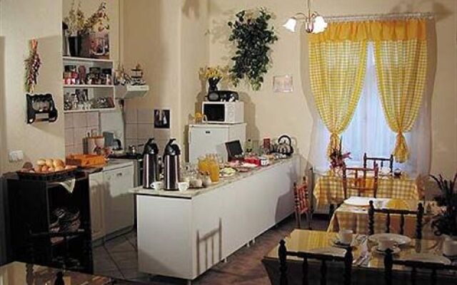 Astoria Panzió Café & Bar