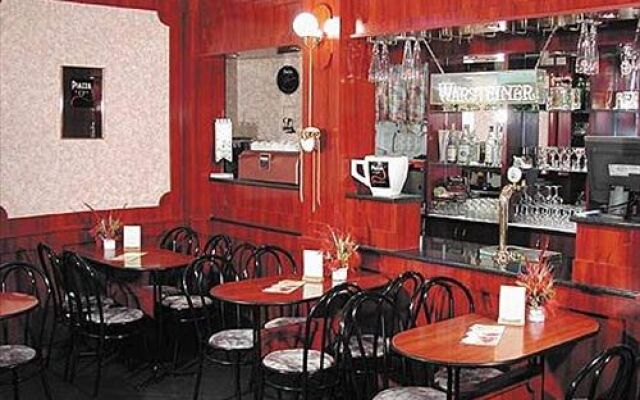 Astoria Panzió Café & Bar
