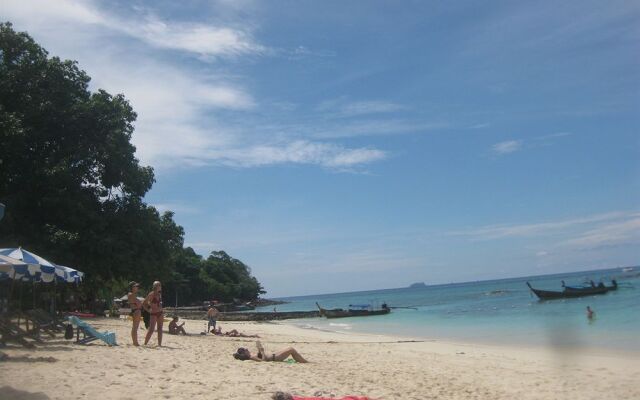 Nomads Phi Phi