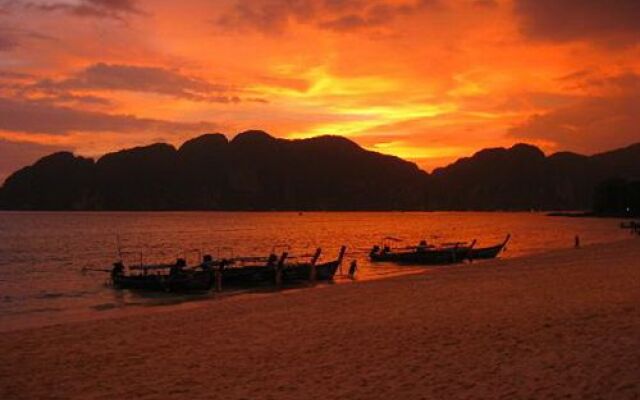 Nomads Phi Phi