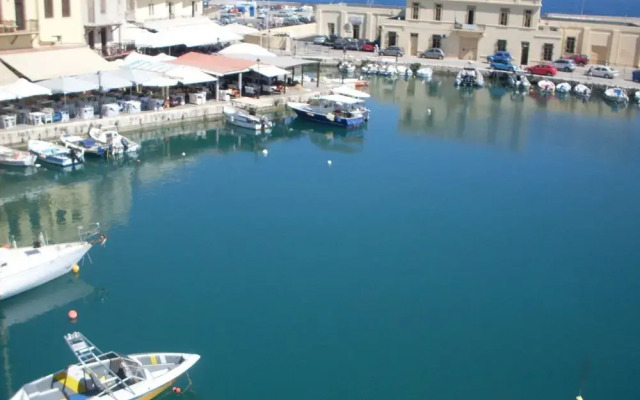 Faros Beach Hotel