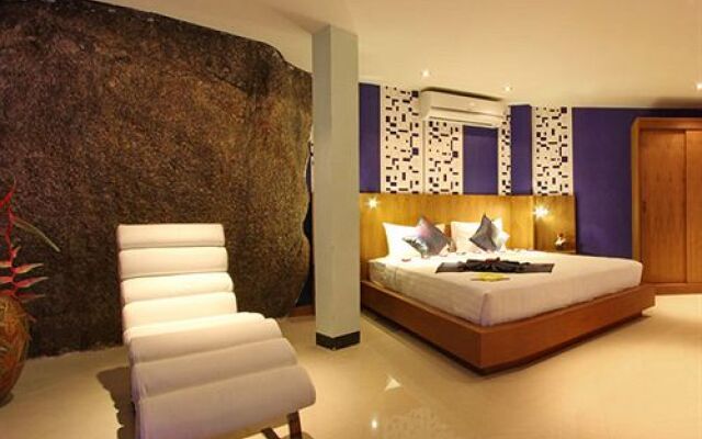 The Dinky Rock, Lounge Beach Club & Spa Hotel