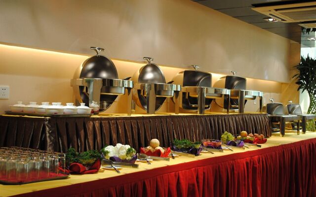 Titan Caoyang Business Hotel