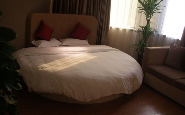 Titan Caoyang Business Hotel