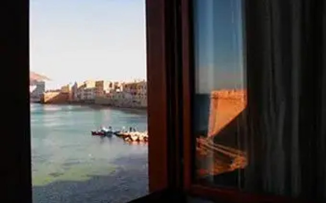Tra Le Mura Le Case di Hilde