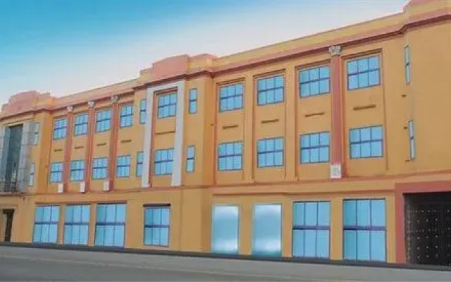 Everest Hotel