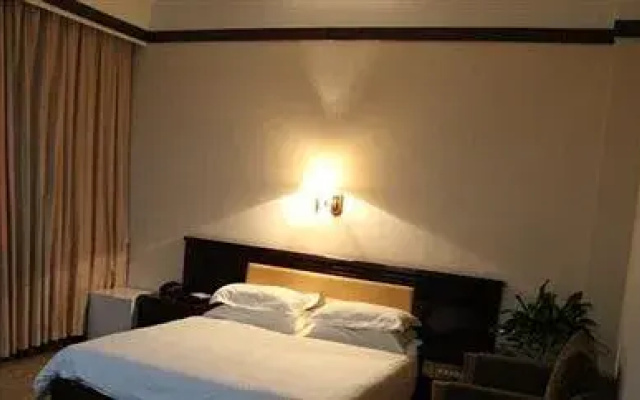 Urumqi Light Hotel