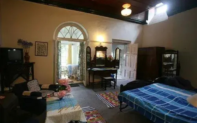 Carltons Plaisance Hotel