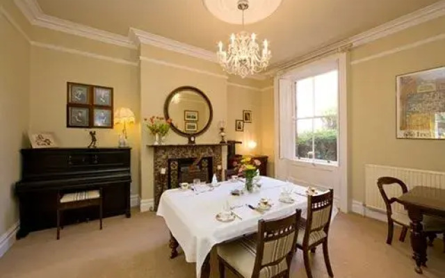 Oaklodge Bed and Breakfast