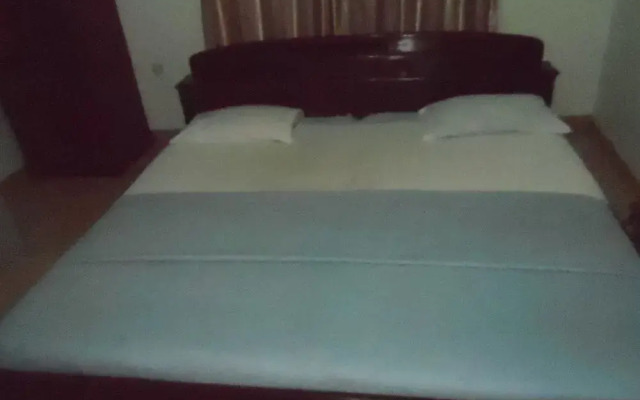Lahana Avon Hotel