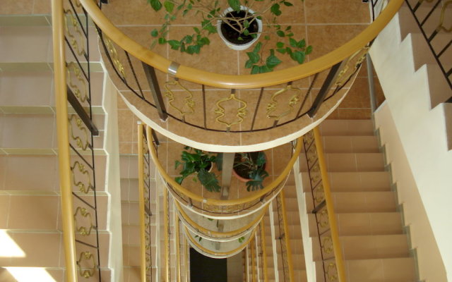 Yahont Hotel