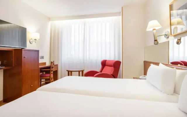 Отель Ilunion Les Corts Spa
