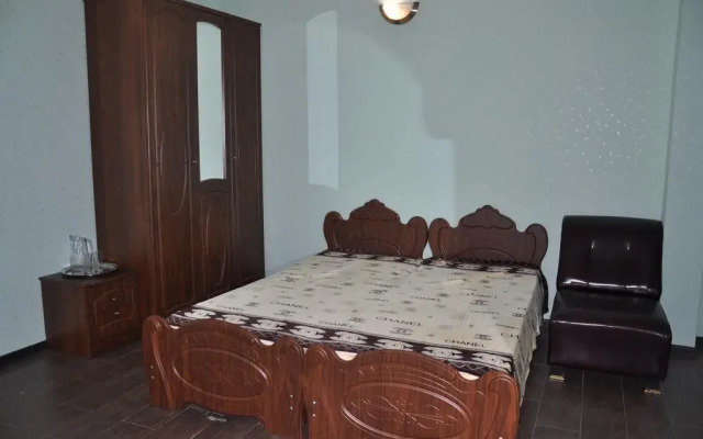 Guest House on prospect Ardzinba 257