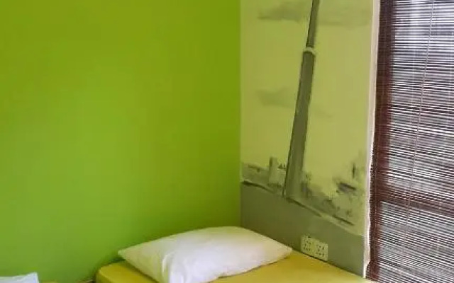 PODs The Backpackers Home & Cafe