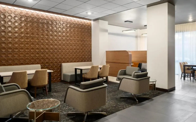 Courtyard by Marriott Seattle SeaTac Airport
