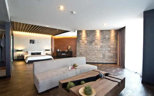 Tsix5 Hotel