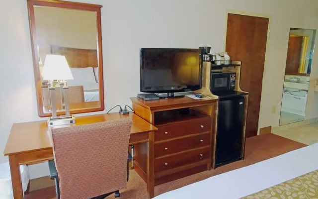 Home Town Inn & Suites Crestview