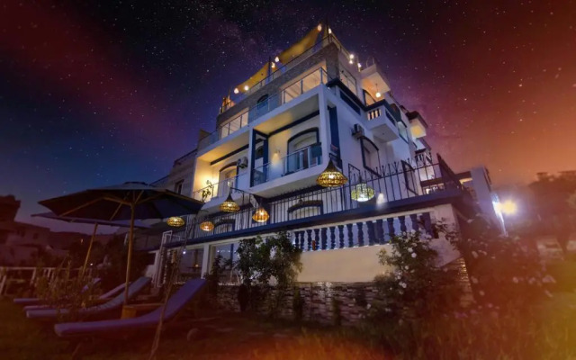 Blue Wave Lodge