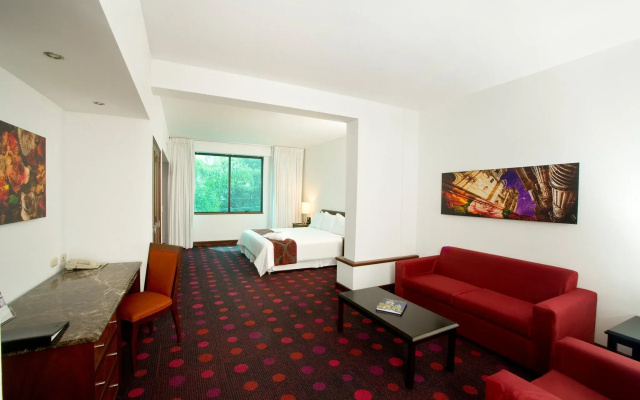 Radisson San Isidro Hotel & Suites