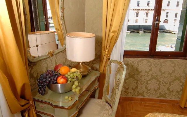 Hotel Canal