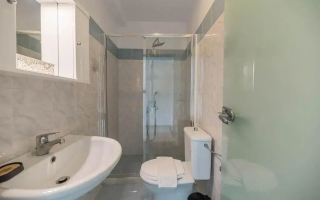 Delfini Beach Hotel