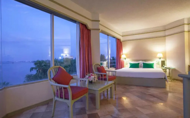 Cholchan Pattaya Beach Resort