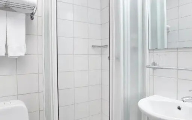 Hotel Cabin