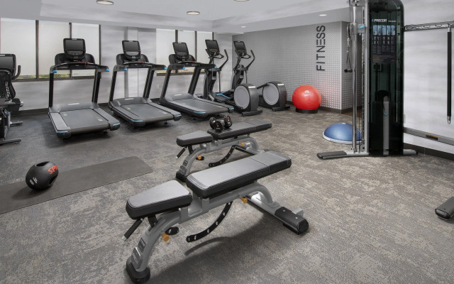 Fairfield Inn & Suites by Marriott Alexandria Landmark