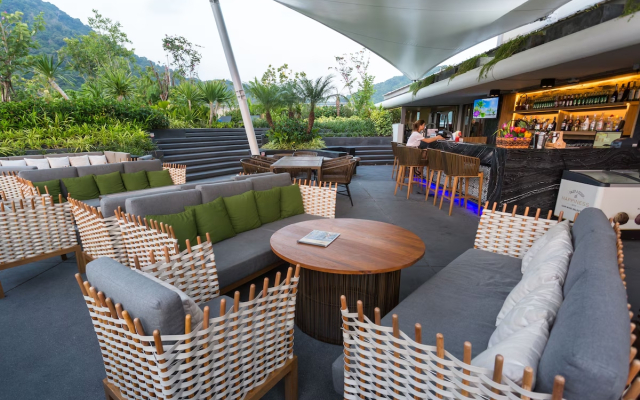 Journeyhub Phuket Patong Hotel