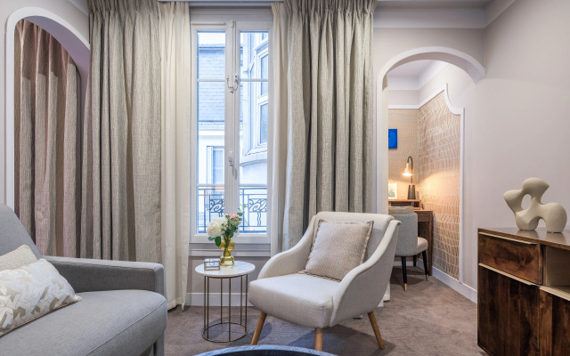 Hotel Camille Paris Gare de Lyon, Tapestry Collection by Hilton