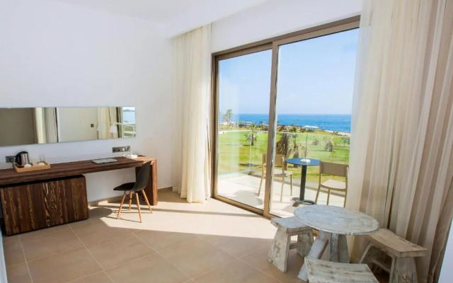 Amphora Hotel & Suites