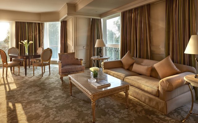 Отель Four Seasons Cairo at First Residence