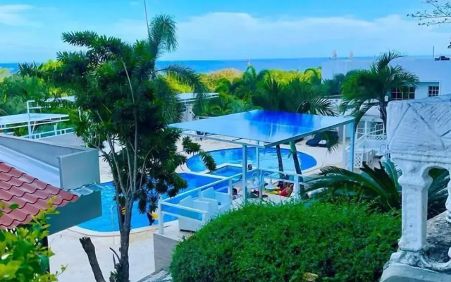 Daymond Blue Tropical Lodge