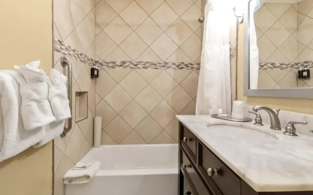 Marin Suites Hotel