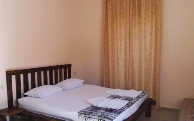 Apart-Hotel "Family House"