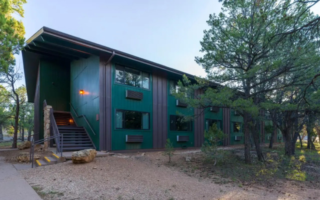 Yavapai Lodge - West & East