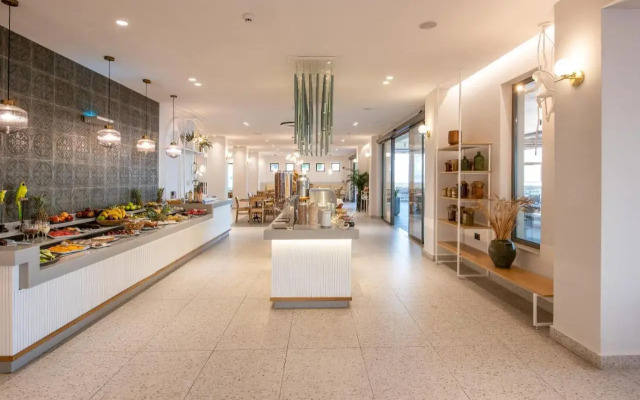 Caldera Beach Hotel