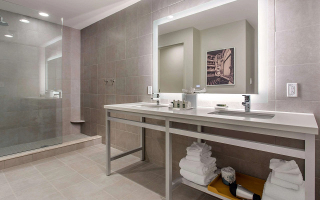 Cambria Hotel Downtown-Center City