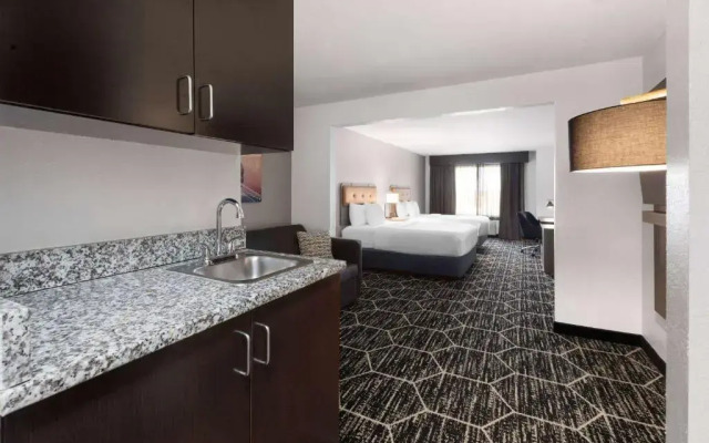 La Quinta Inn & Suites by Wyndham Meridian