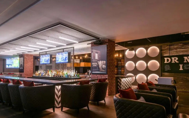 Pullman Dubai Creek City Centre Hotel